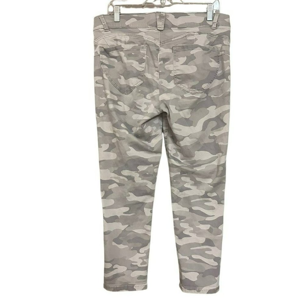 Democracy Ab Technology Absolution Light Gray Cam… - image 2